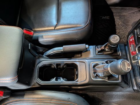 Used 2022 Jeep Gladiator Mojave w/ Cold Weather Group image 24