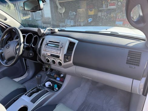 Used 2011 Toyota Tacoma 4x4 Access Cab V6 image 11