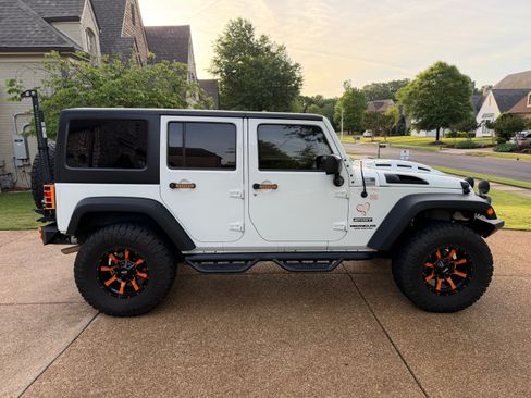 Used 2017 Jeep Wrangler Unlimited Sport w/ Quick Order Package 24S AWD/4WD image 2