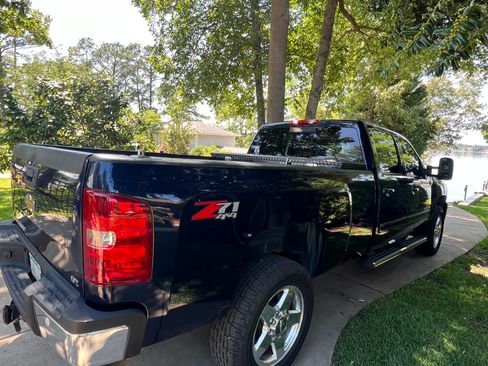 Used 2011 Chevrolet Silverado 2500 LTZ w/ LTZ Plus Package AWD/4WD image 14
