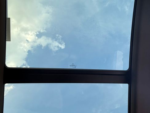 Used 2023 Porsche Macan image 24