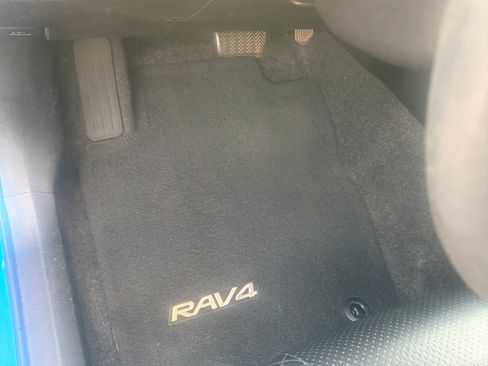 Used 2016 Toyota RAV4 LE image 17