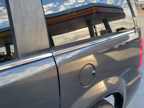 Used 2012 Chrysler Town & Country Touring image 6