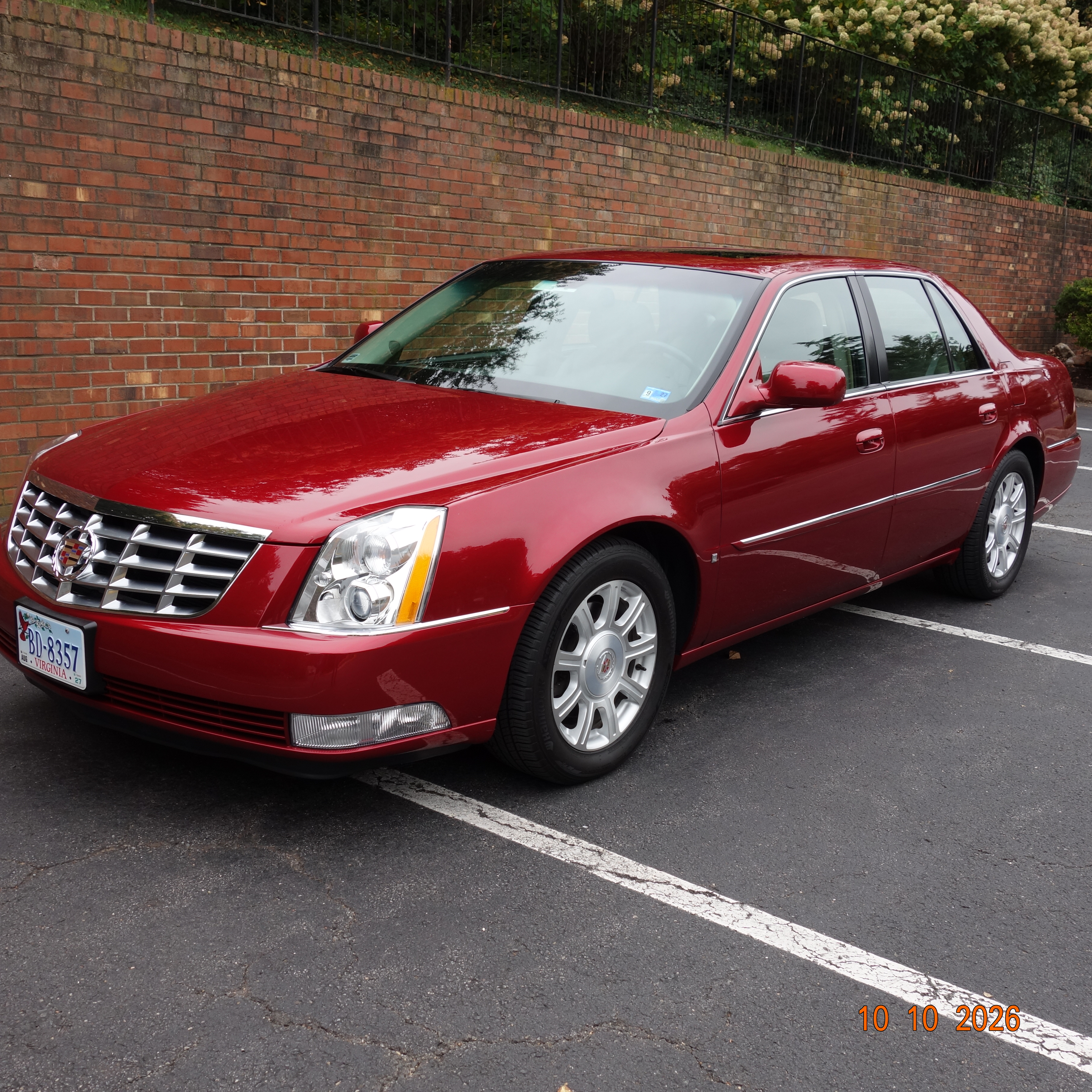 Used 2008 Cadillac DTS w/ Sun And Sound Package FWD image 1