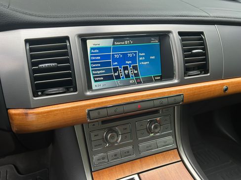 Used 2011 Jaguar XF RWD image 23