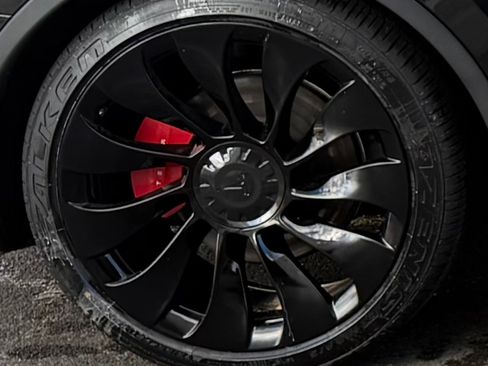 Used 2023 Tesla Model Y Performance image 13