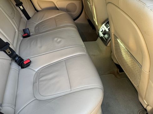 Used 2013 Jaguar XF image 17