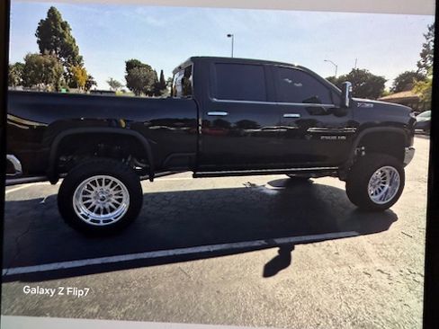 Used 2024 Chevrolet Silverado 2500 LTZ w/ LTZ Convenience Package image 8