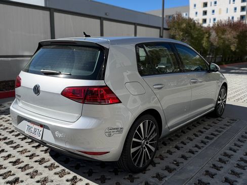 Used 2016 Volkswagen e-Golf SE image 6