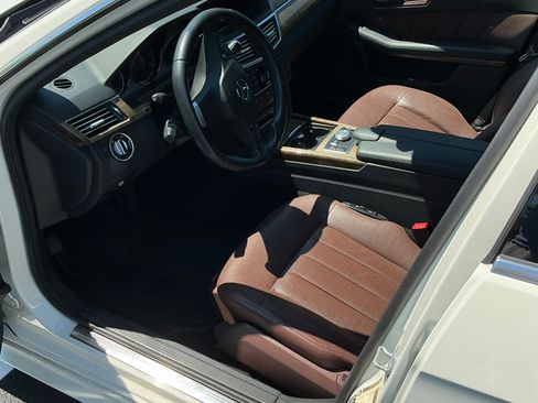 Used 2011 Mercedes-Benz E 550 4MATIC Sedan image 5