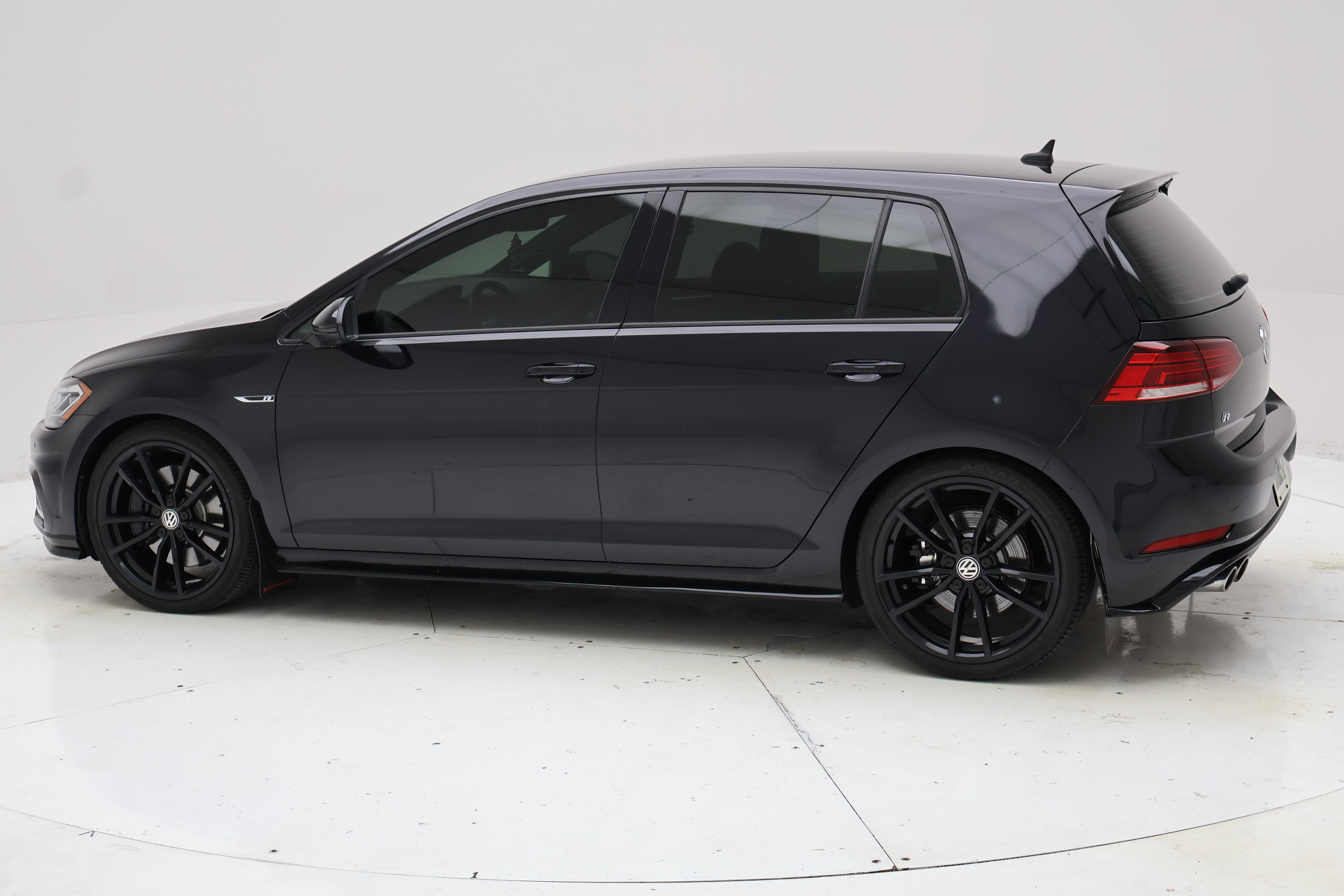 Used 2019 Volkswagen Golf R 4-Door AWD/4WD image 8