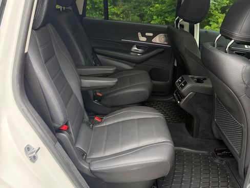 Used 2024 Mercedes-Benz GLS 450 4MATIC image 19