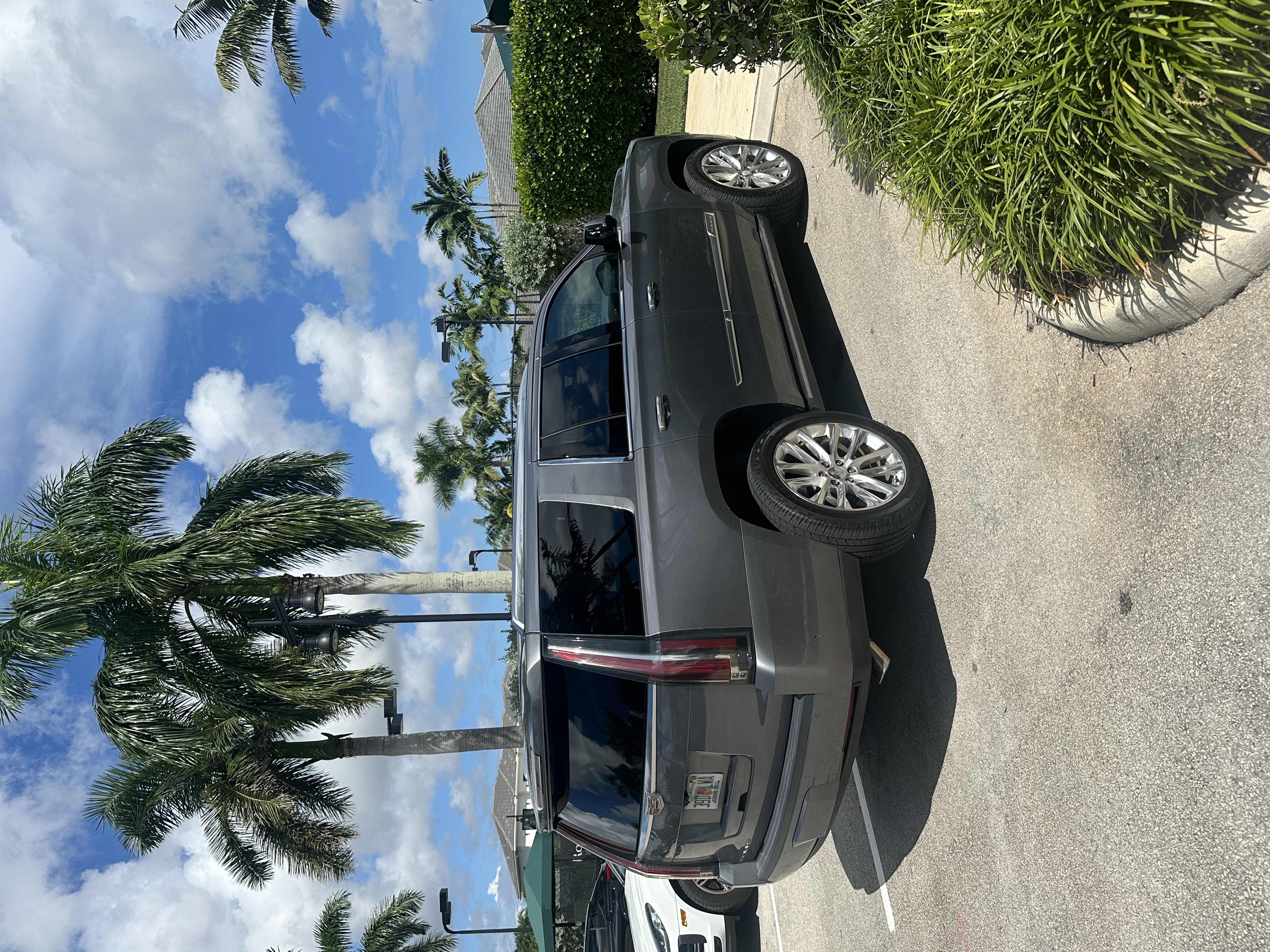 Used 2019 Cadillac Escalade Premium Luxury AWD/4WD image 1