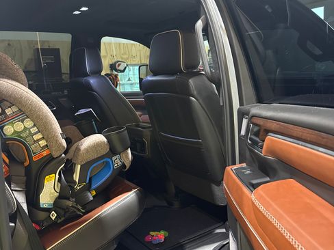 Used 2024 GMC Sierra 2500 Denali Ultimate image 10