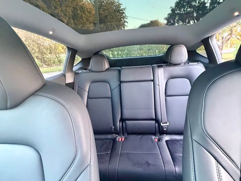 Used 2024 Tesla Model Y Long Range image 11