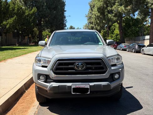 Used 2021 Toyota Tacoma SR5 AWD/4WD image 1
