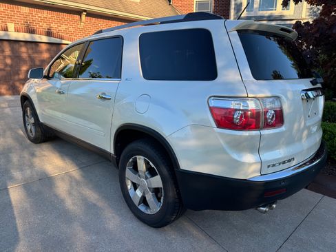Used 2011 GMC Acadia SLT FWD image 5