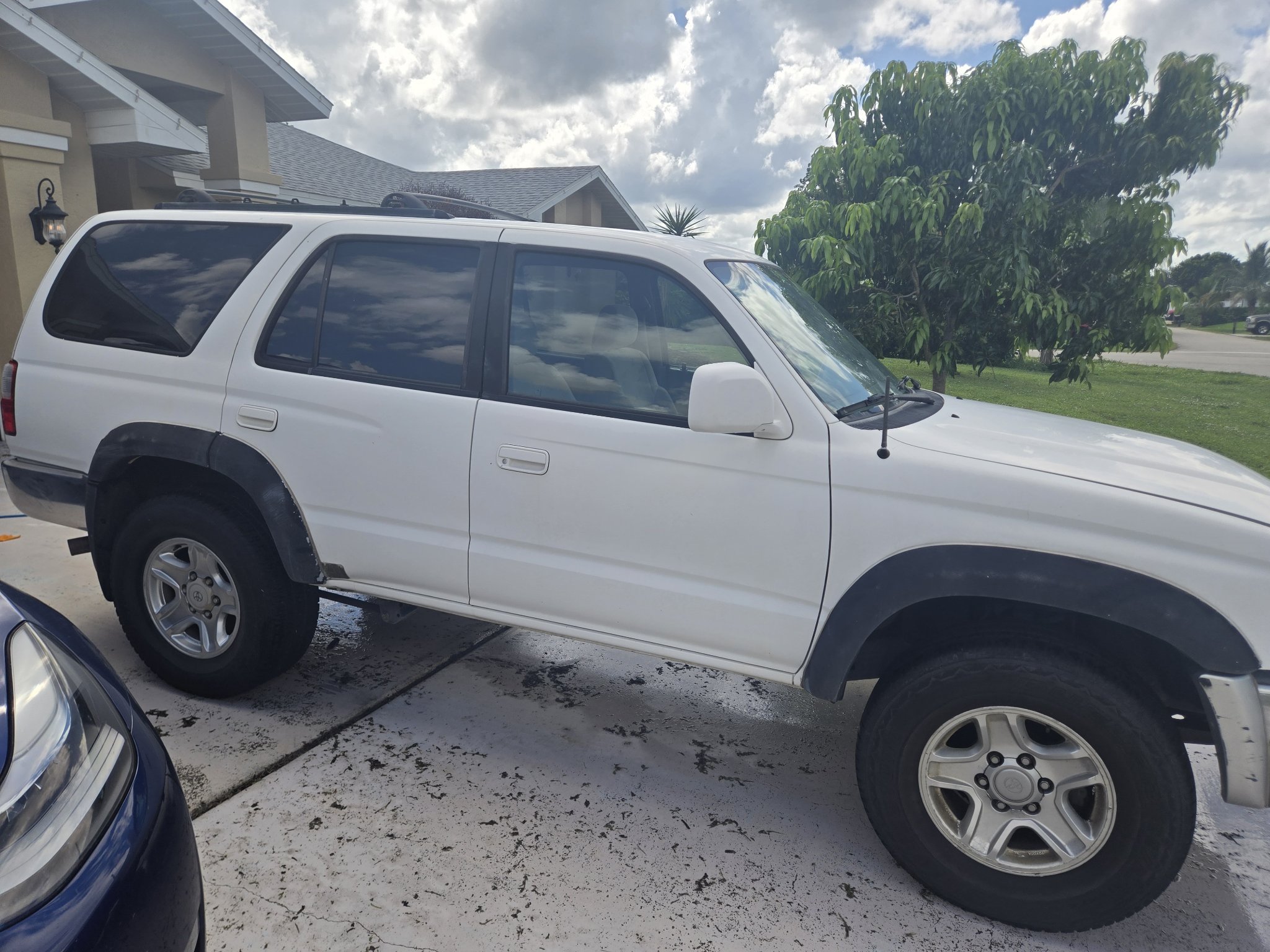 Used 2002 Toyota 4Runner SR5 AWD/4WD image 12