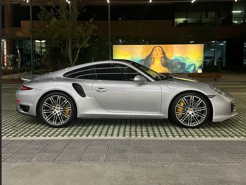 Used 2014 Porsche 911 Turbo S image 19