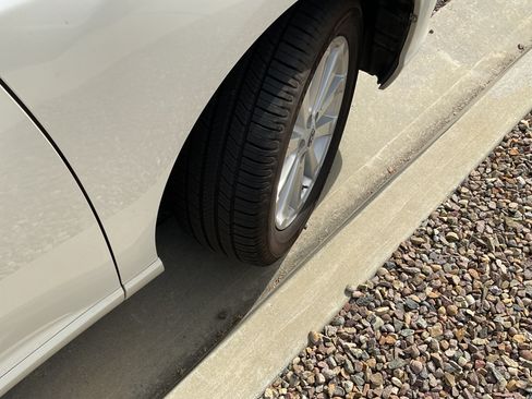 Used 2010 Toyota Venza FWD image 5