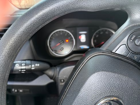 Used 2020 Toyota RAV4 XLE image 4