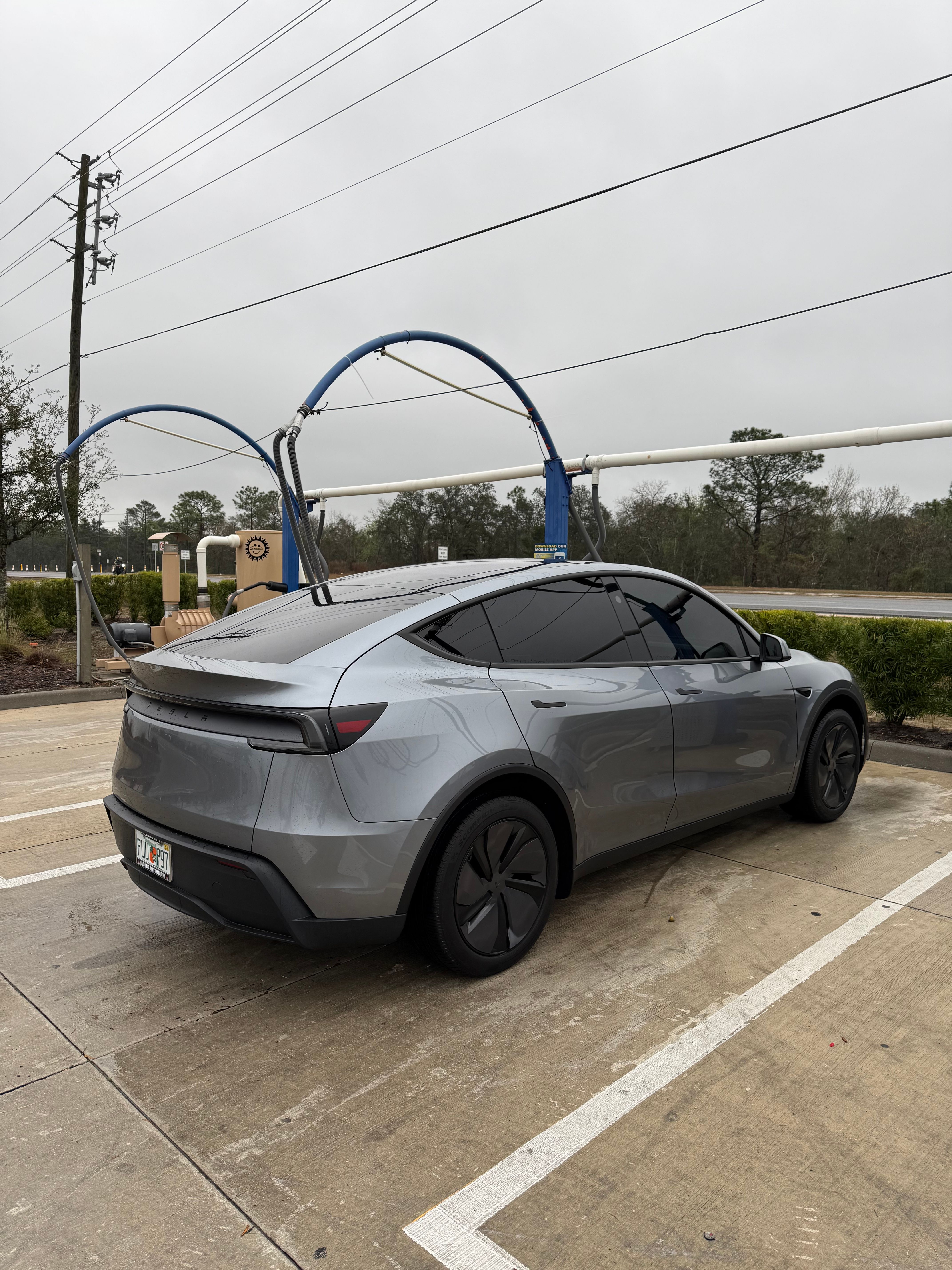 Used 2026 Tesla Model Y Long Range RWD image 1