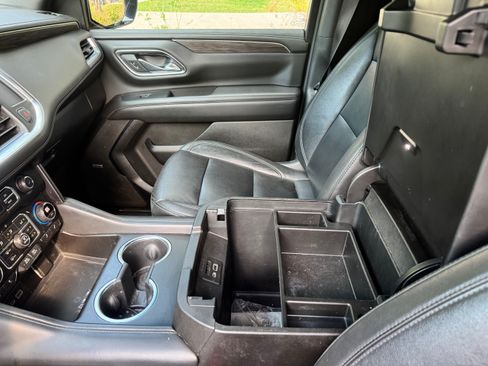 Used 2021 Chevrolet Suburban LT RWD image 26