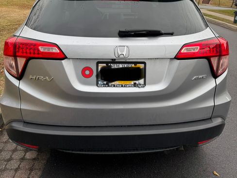 Used 2018 Honda HR-V EX image 2