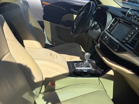 Used 2018 Toyota Highlander Limited Platinum image 12