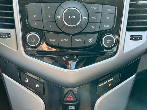 Used 2013 Chevrolet Cruze LT image 12