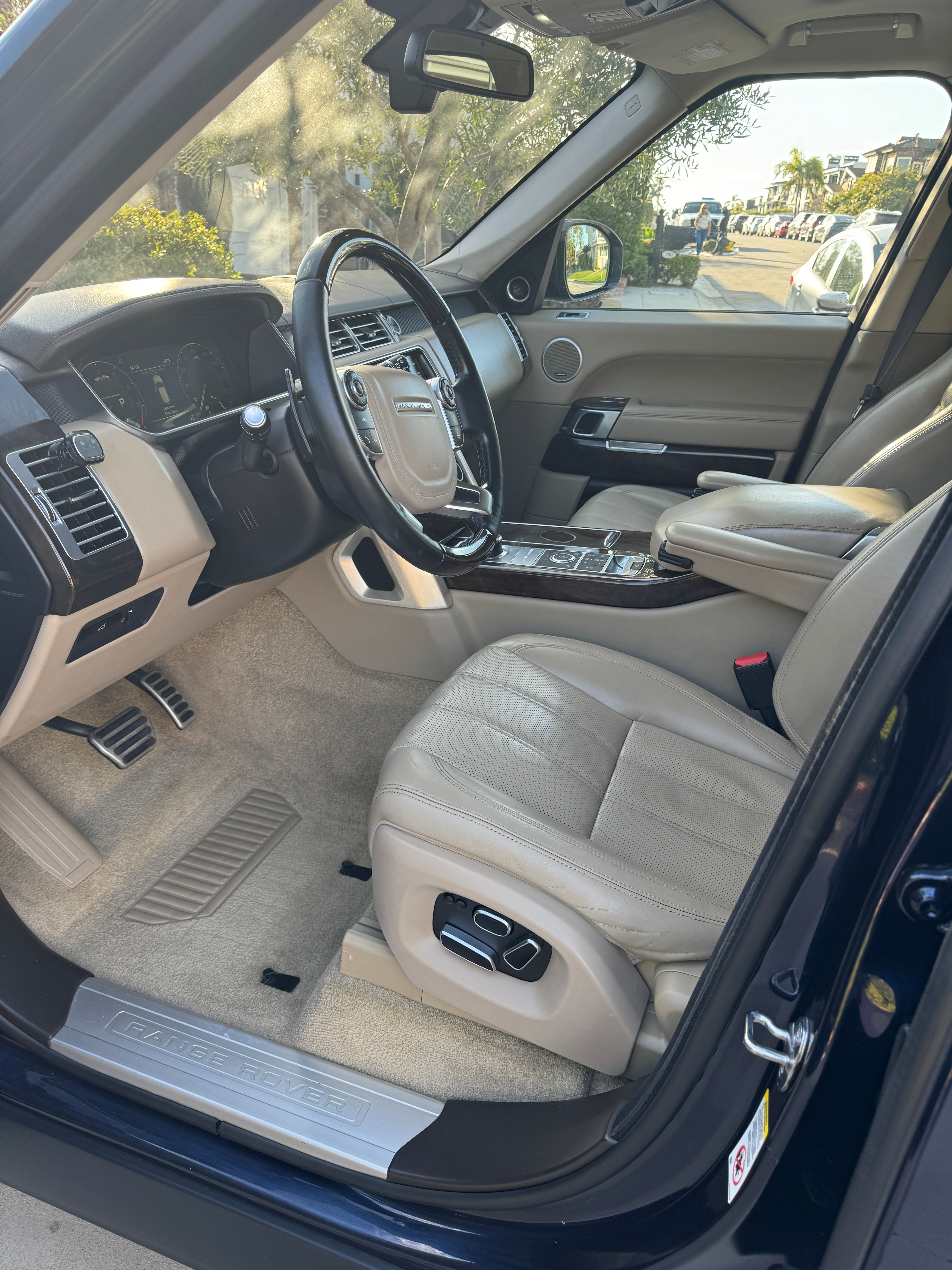 Used 2014 Land Rover Range Rover Supercharged AWD/4WD image 9