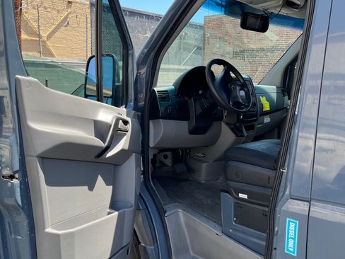 Used 2018 Mercedes-Benz Sprinter 2500 image 6