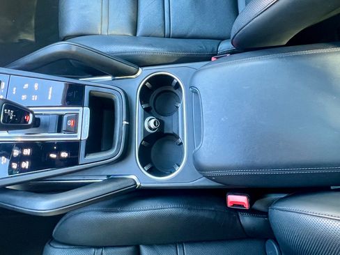 Used 2023 Porsche Cayenne Turbo S image 19