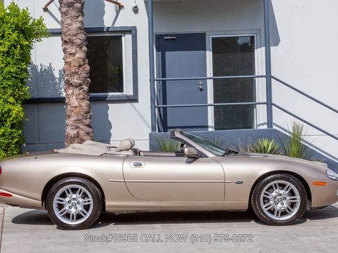 Used 2002 Jaguar XK8 Convertible image 10