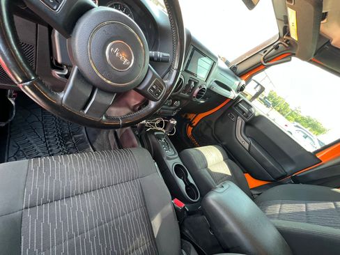 Used 2012 Jeep Wrangler Unlimited Sport image 7