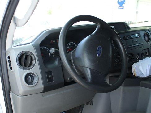 Used 2009 Ford E-250 and Econoline 250 RWD image 10