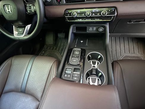 Used 2025 Honda Pilot Elite image 19