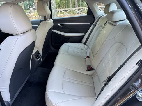 Used 2022 Hyundai Sonata Limited FWD image 12