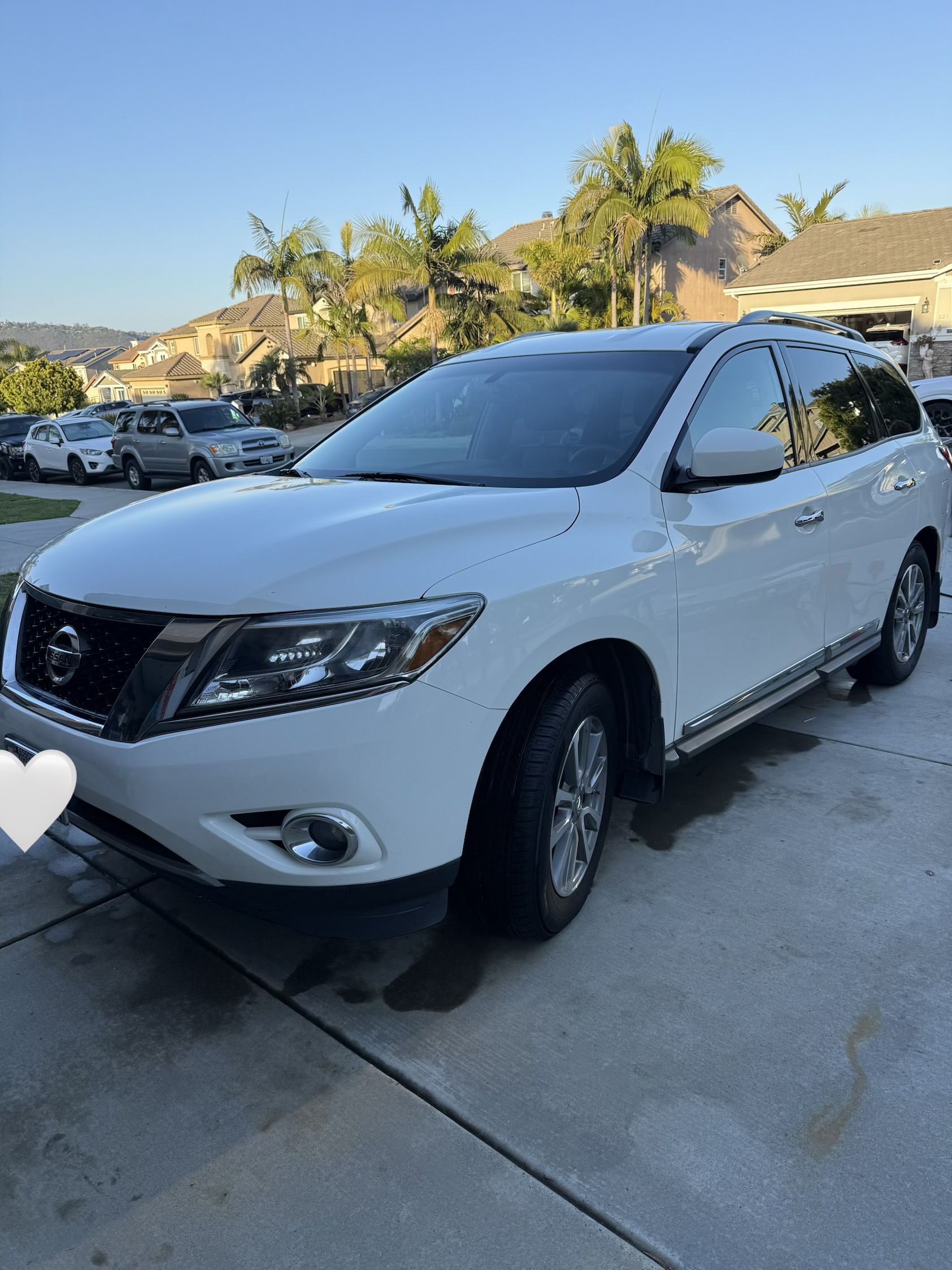 Used 2016 Nissan Pathfinder SL w/ Cargo Package FWD image 2