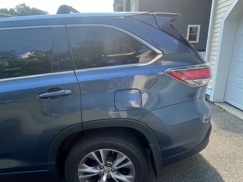 Used 2015 Toyota Highlander XLE AWD/4WD image 12