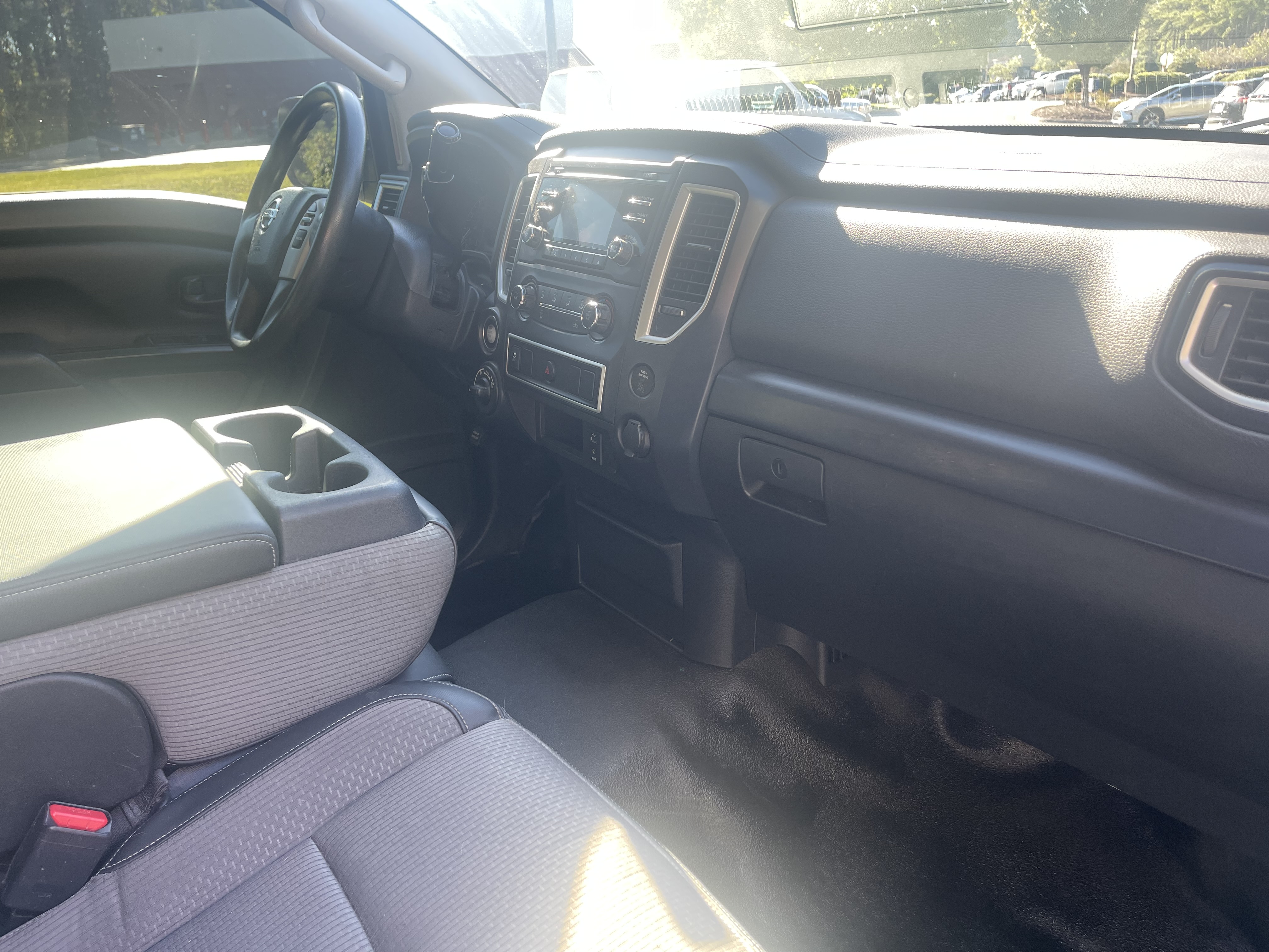 Used 2017 Nissan Titan S AWD/4WD image 10