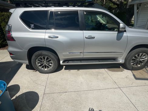 Used 2014 Lexus GX 460 Luxury w/ Driver Support Package AWD/4WD image 6