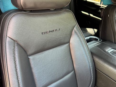 Used 2021 GMC Yukon XL Denali w/ Denali Premium Package AWD/4WD image 19