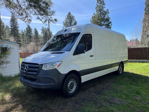 Used 2022 Mercedes-Benz Sprinter 2500 image 1