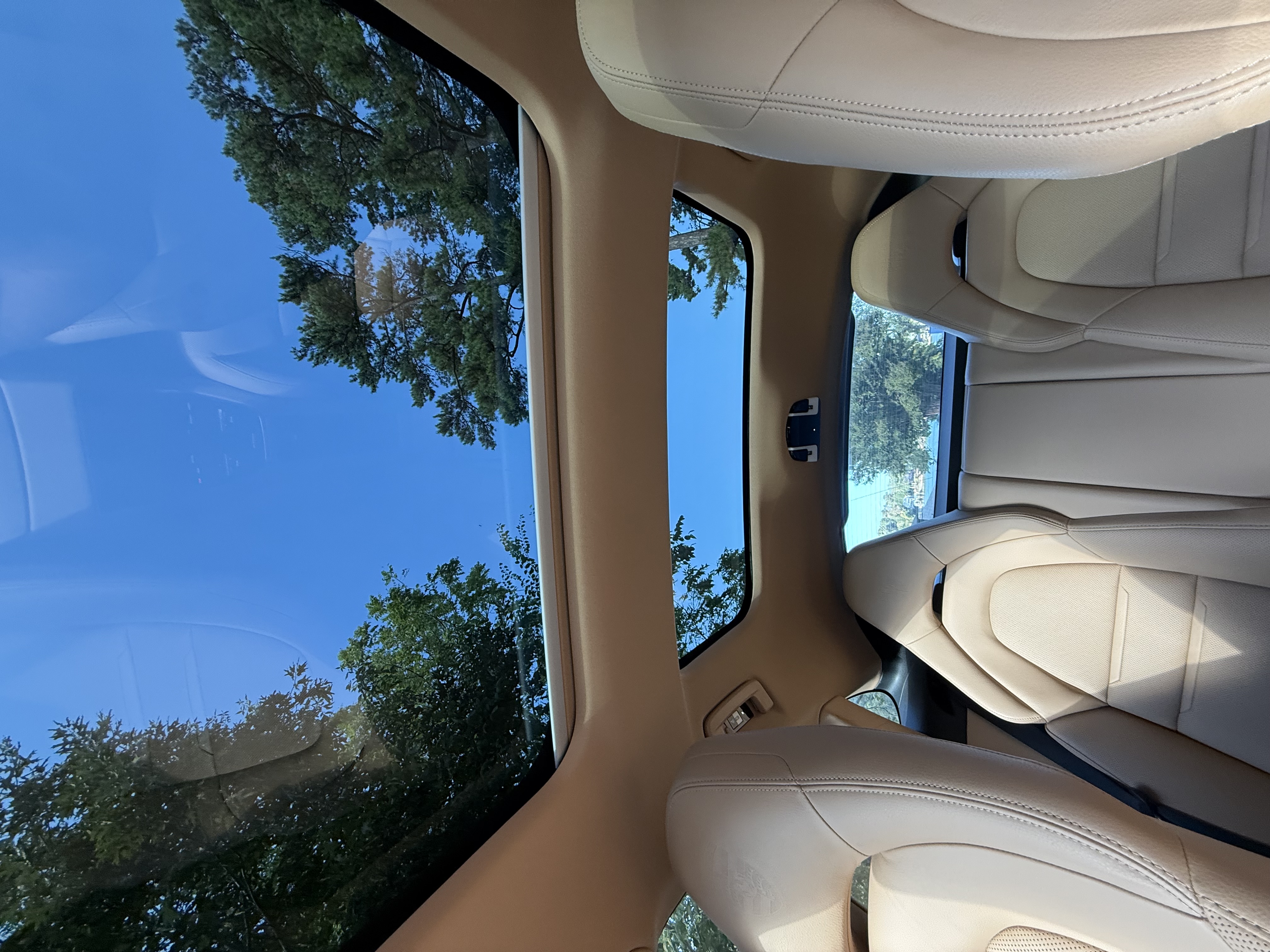 Used 2022 Porsche Panamera 4 Platinum Edition AWD/4WD image 17