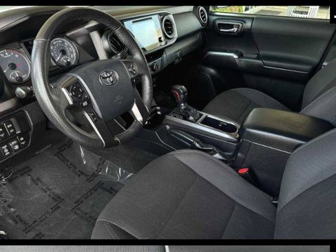 Used 2017 Toyota Tacoma TRD Off-Road w/ Tow Package (A/T) image 10