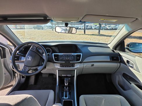 Used 2013 Honda Accord LX image 9