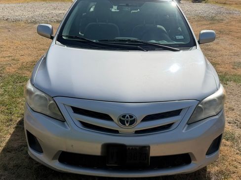 Used 2011 Toyota Corolla LE FWD image 2