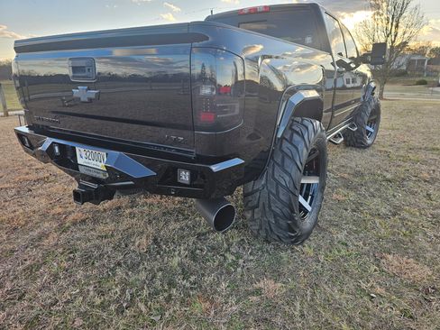 Used 2018 Chevrolet Silverado 2500 LTZ w/ Duramax Plus Package image 25