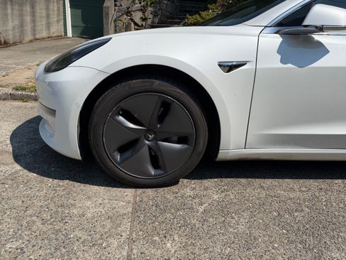 Used 2020 Tesla Model 3 Long Range AWD/4WD image 6